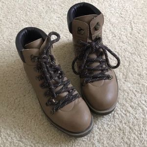 New without tags Size 8 Union Bay boots